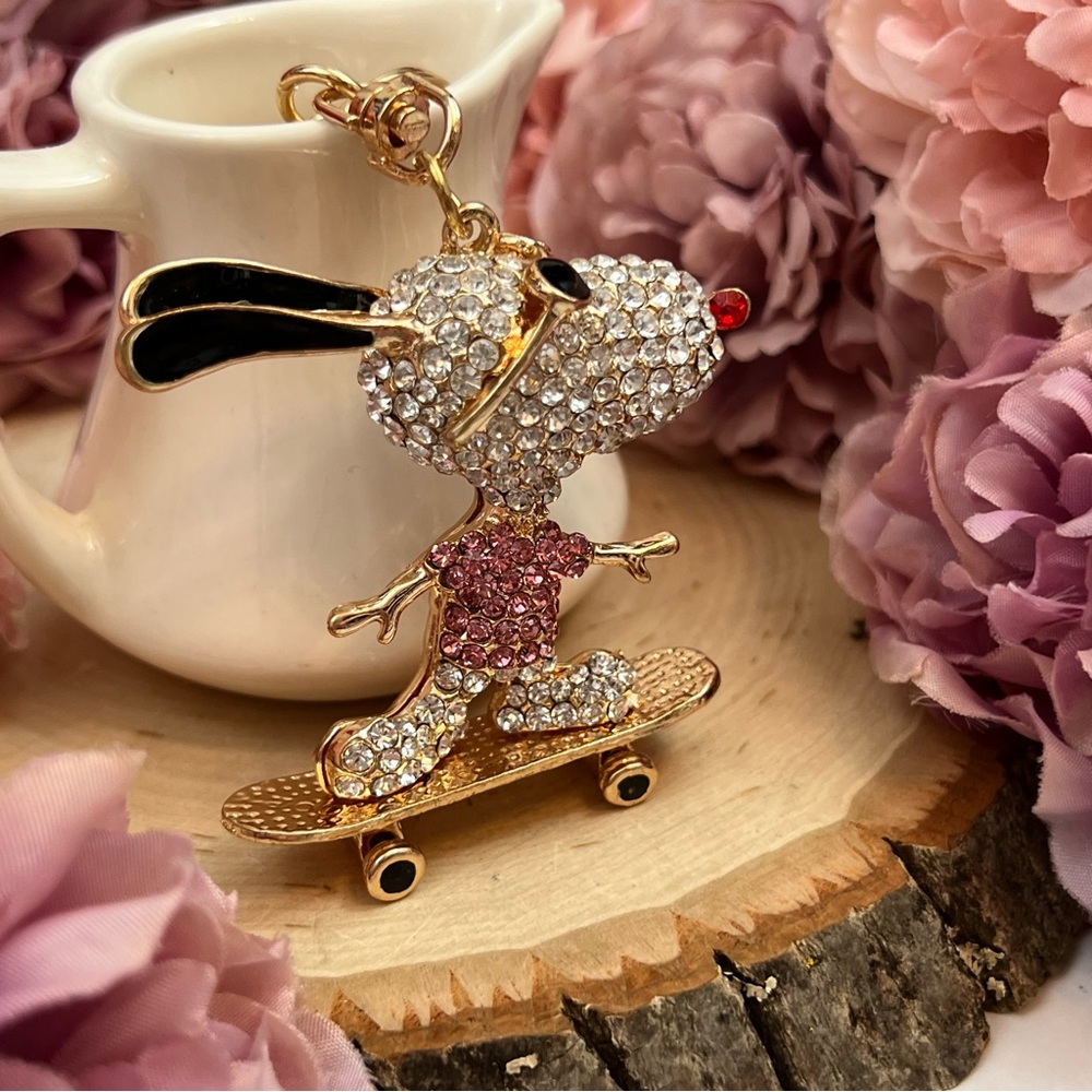 Crystal Snoopy Riding Skateboard Keychain Charm - Picture 6 of 14